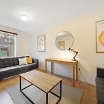 6 Double Bedroom House