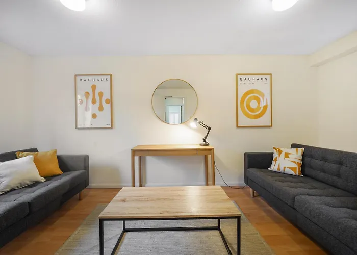 6 Double Bedroom House