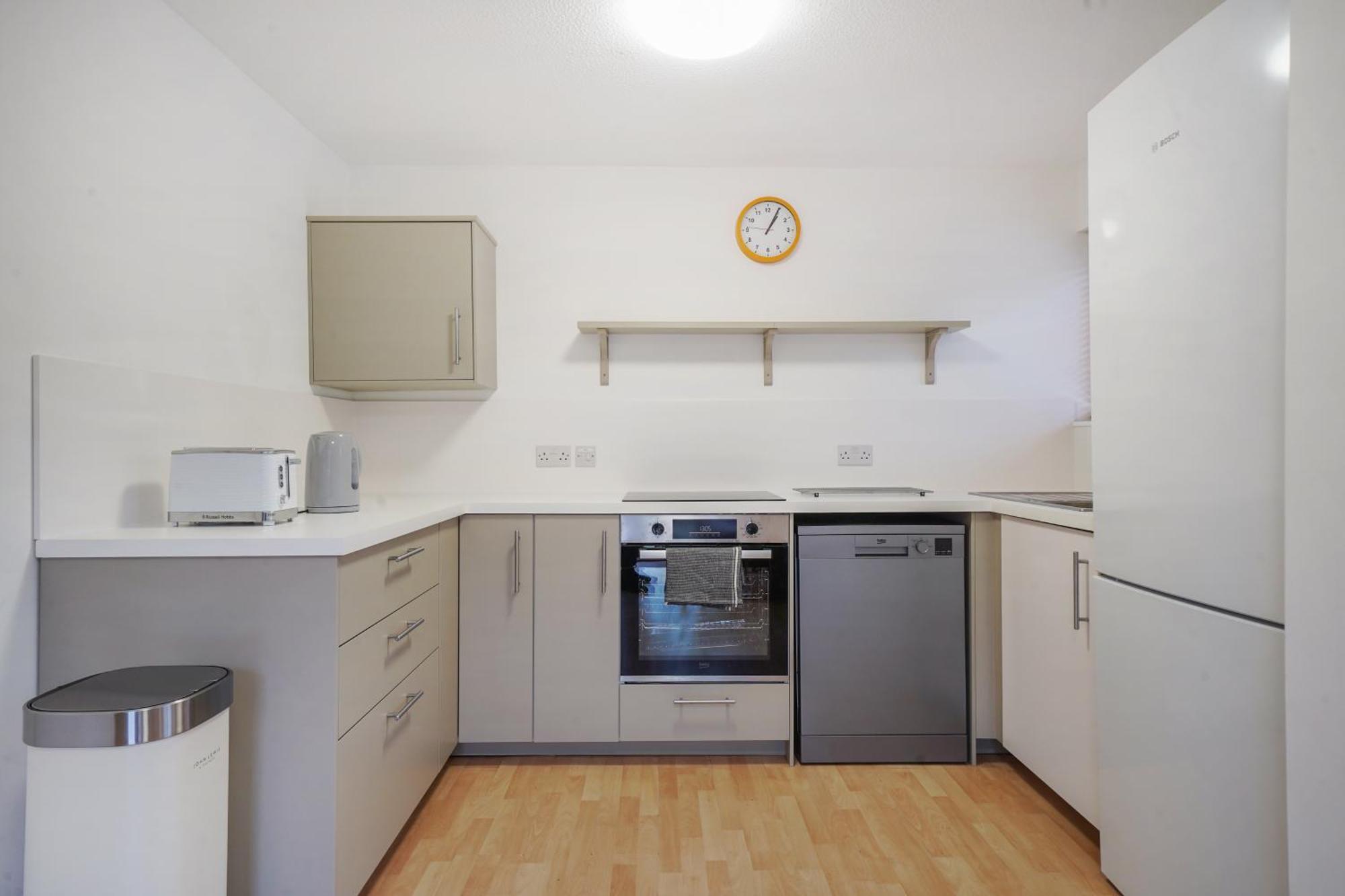 6 Double Bedroom House *