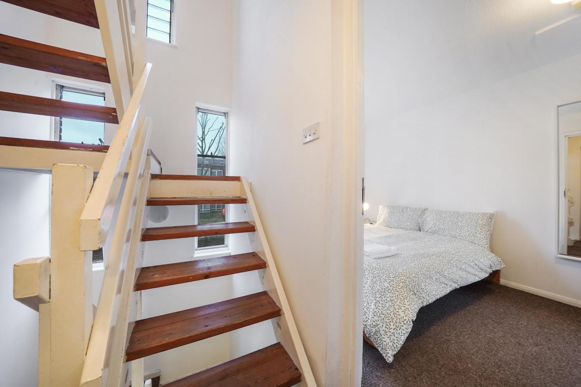 6 Double Bedroom House *