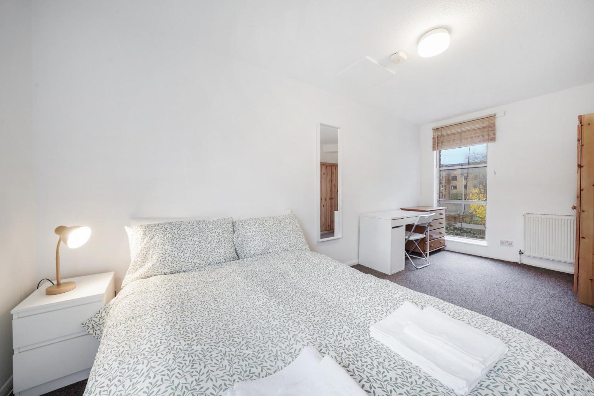 6 Double Bedroom House *